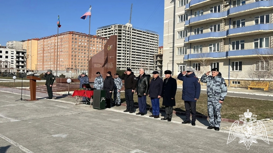 В Дагестане росгвардейцы почтили память боевых товарищей, погибших в ходе трагических событий 1996 года
