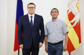 Алексей Текслер вручил государственные и региональные награды южноуральцам. Автор фото - Наиль Фаттахов 