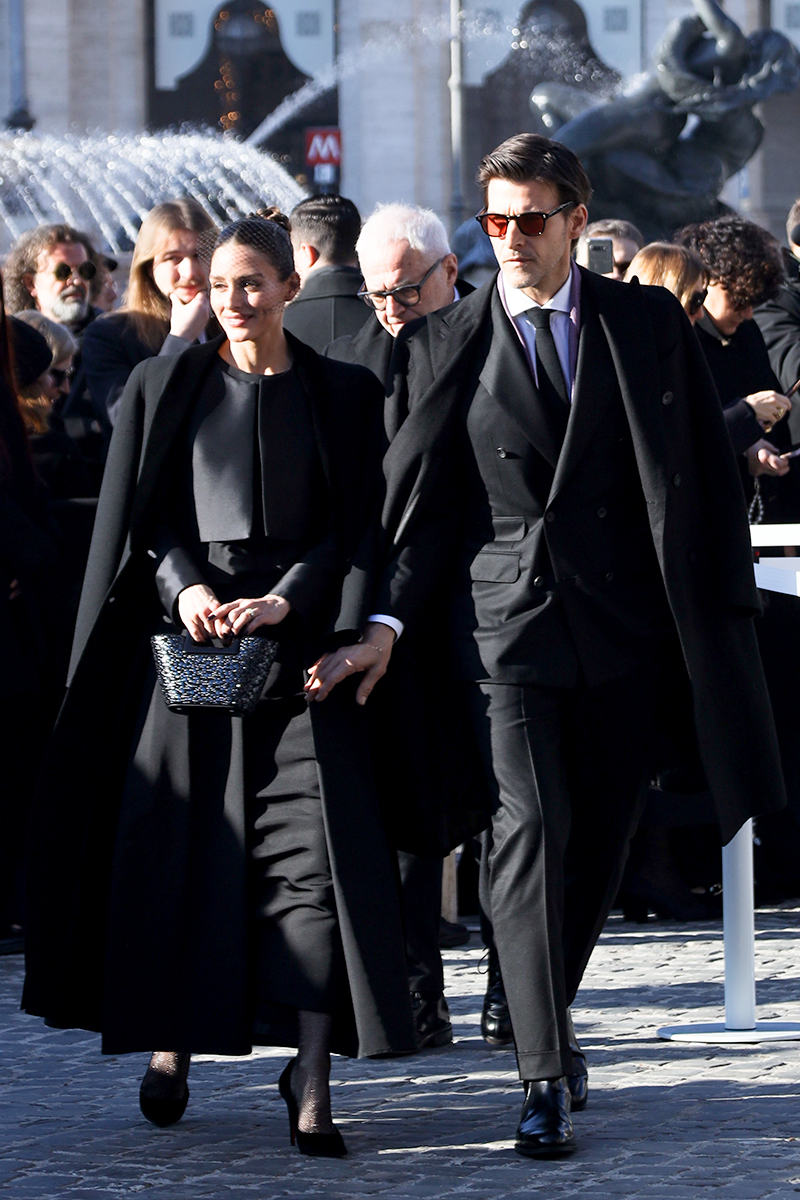 Оливия Палермо и Йоханнес Хьюбл на похоронах Валентино Гаравани