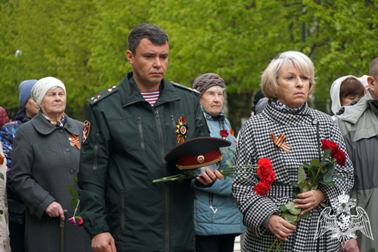 В Ульяновске росгвардейцы приняли участие в митинг-реквиеме, посвященном Дню Победы