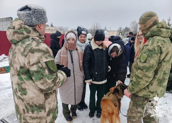 В Курске кинологи Росгвардии провели День открытых дверей 