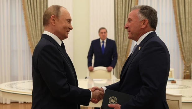 Владимир Путин со спецпосланником президента США Стивеном Уиткоффом.