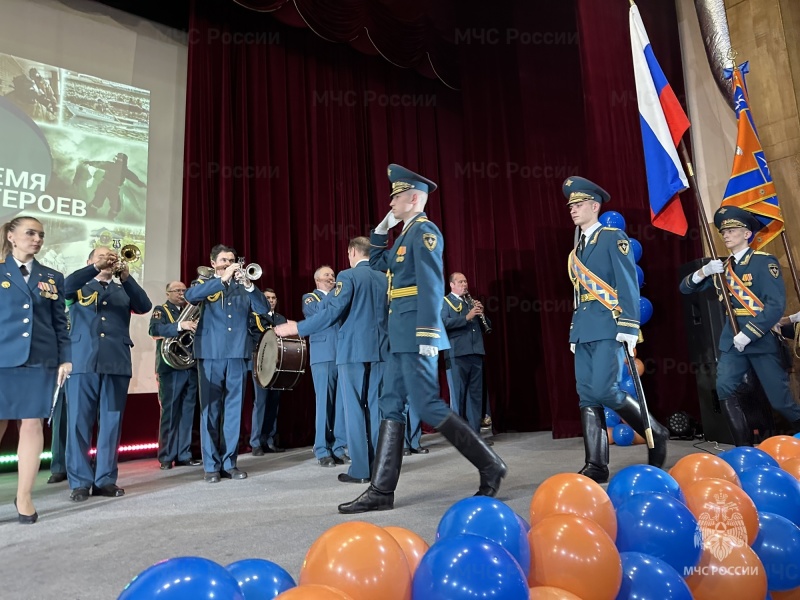 В преддверии Дня спасателя состоялась церемония награждения сотрудников московского пожарно-спасательного гарнизона