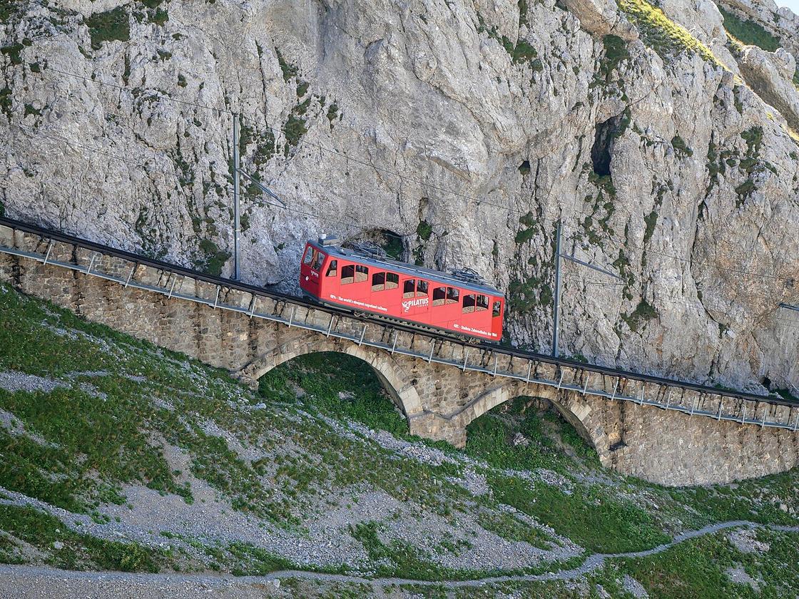 Монако швейцария. Пилатусбан. Пилатусбан Швейцария. Zahnradbahn. Пилатусбан 48 градусов издалека.