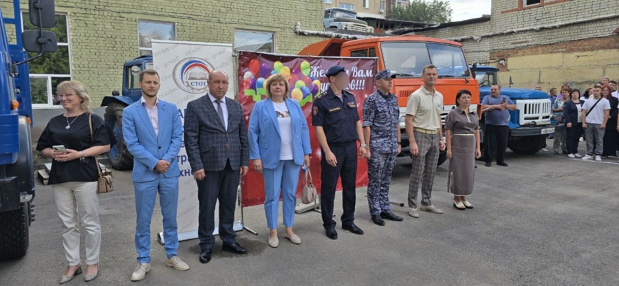 В Саратове сотрудники и военнослужащие Росгвардии приняли участие в праздничных линейках, посвященных Дню знаний