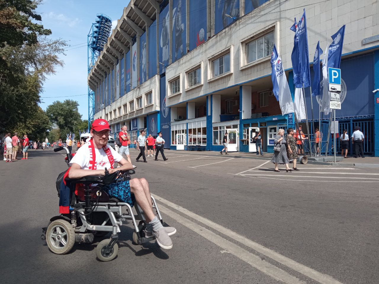 Кто приезжает в воронеж сегодня. Москва сейчас фото. Фанаты Спартака сегодня в Воронеже.