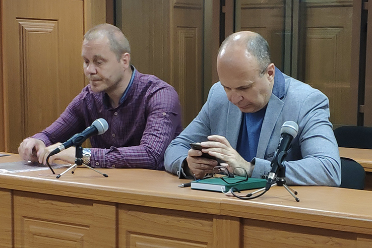  Дмитрий Усков (справа) 