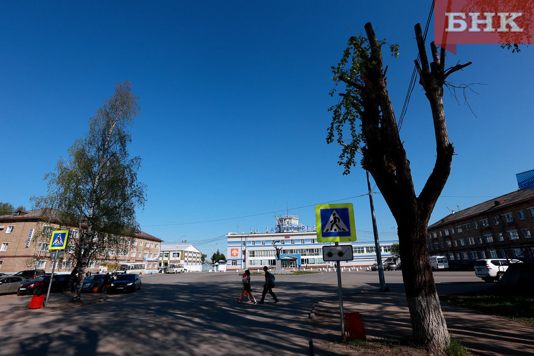 Стоянка в аэропорту сыктывкара. Аэропорт сыктывкар. Суточная стоянка адлер аэропорт фото. Старый аэропорт сыктывкар. Стоянки сыктывкар аэропорт.