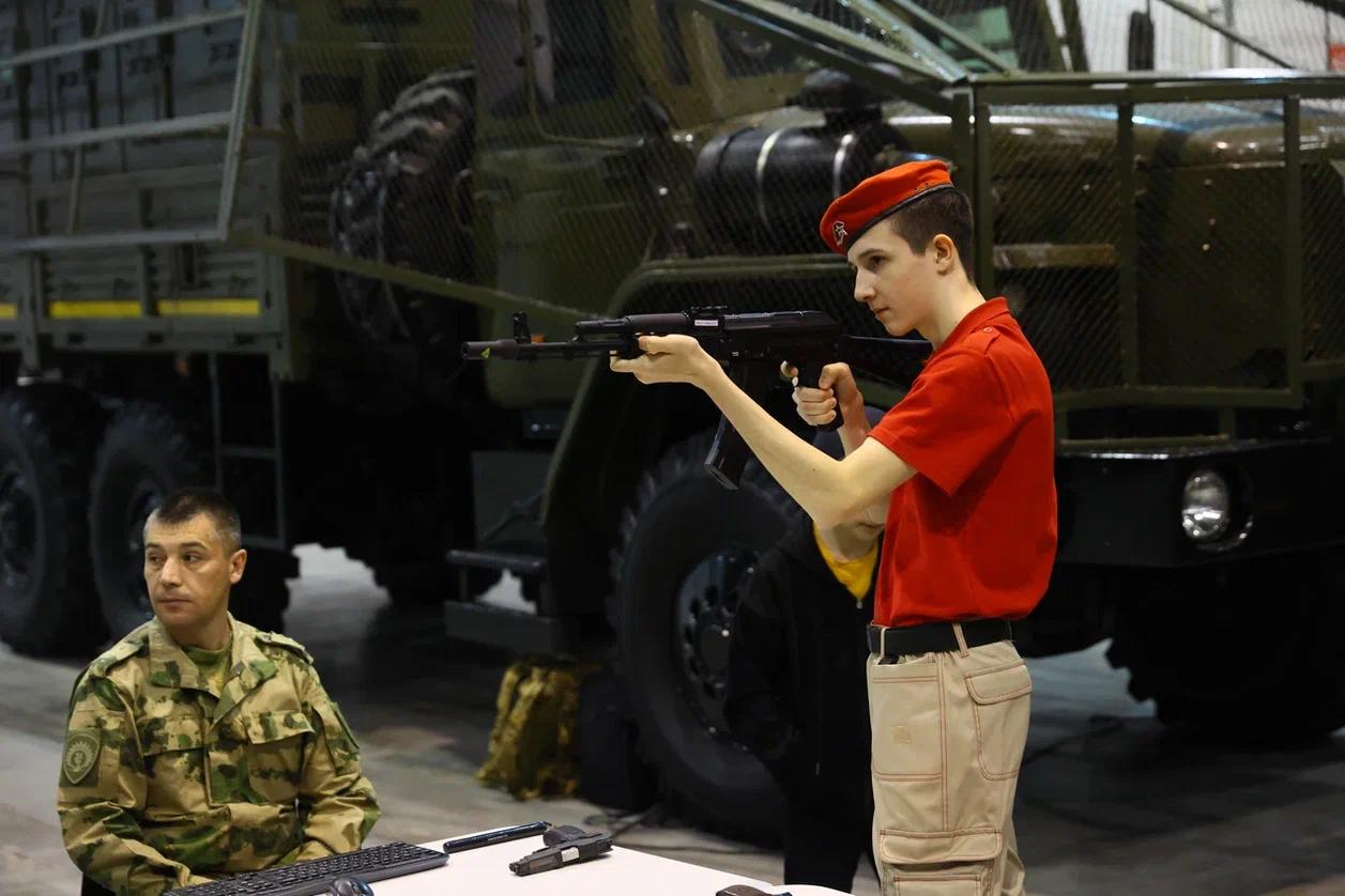 Фото Росгвардия на выставке в «Новосибирск Экспоцентр»: от зрелищных задержаний до профориентации молодежи 13
