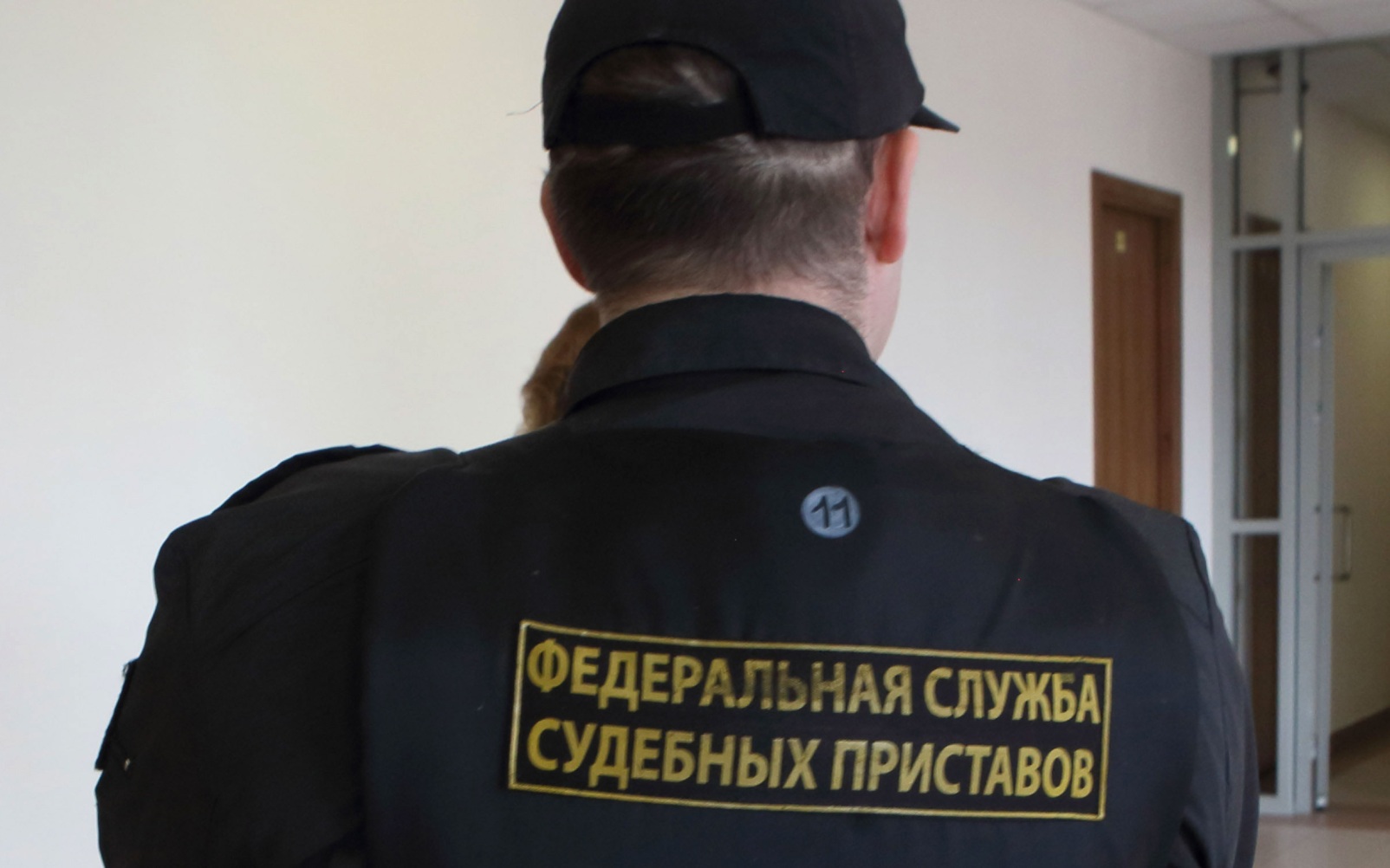 В Туле будут судить женщину, напавшую с ножом на судебного пристава