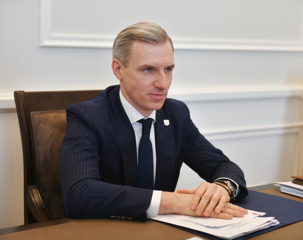 Василий Анохин поздравил с Днём рождения гендиректора РЭЦ Веронику Никишину
