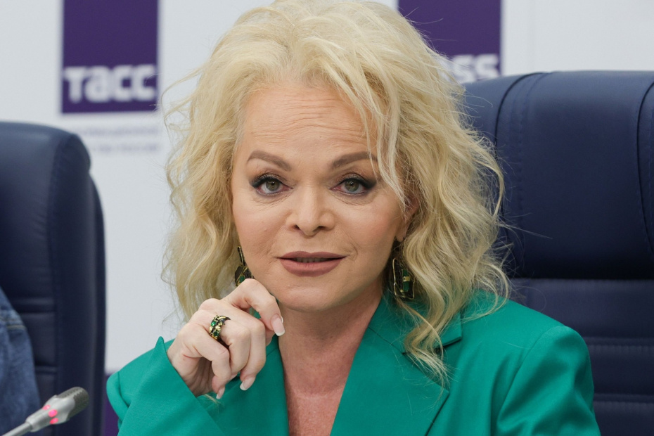 Лариса Долина