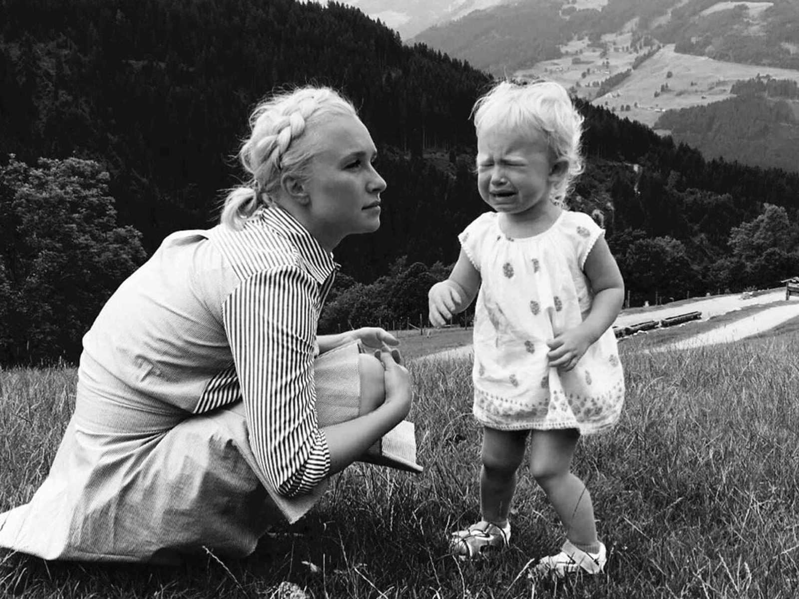 Жизнь после: Агата Муцениеце, Надежда Михалкова и другие звёзды, открыто говорившие о постродовой депрессии