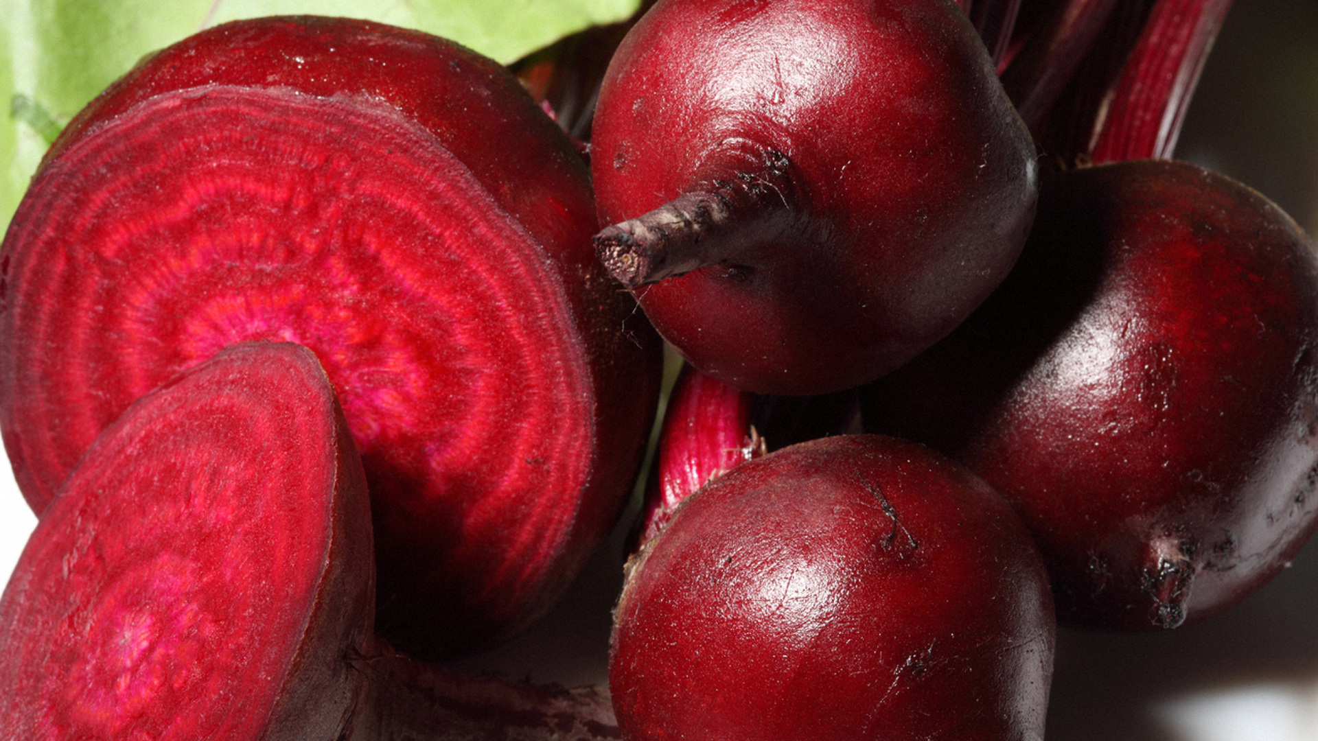Свекла варится. Краситель из свеклы. Тетраплоидная свекла. Свекла в пакете. Борщ с буряком.