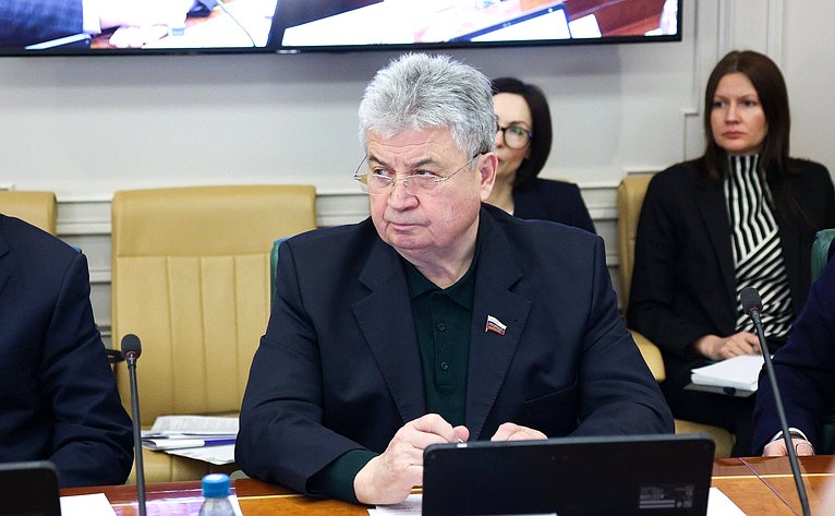 Геннадий Емельянов