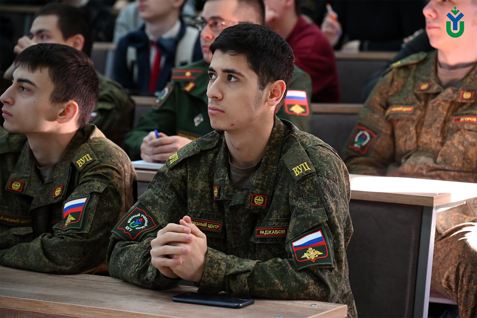 «Победили тогда – победим и сейчас!»: в ЮГУ прошёл открытый диалог о роли добровольчества в современном мире