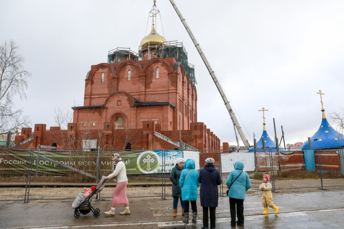 Под небом свинцового купола на улицах