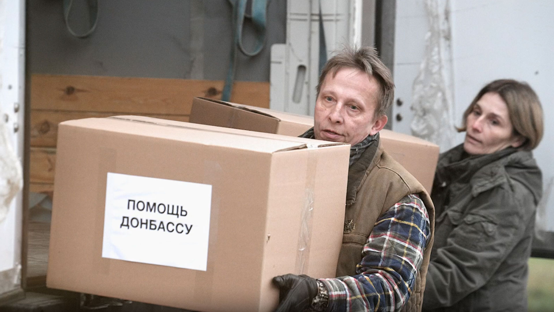 Охлобыстин попал под обстрел в донбассе. Иван охлобыстин на донбассе. Гуманитарная помощь донбассу. Иван охлобыстин 2022. Украинская военная форма.