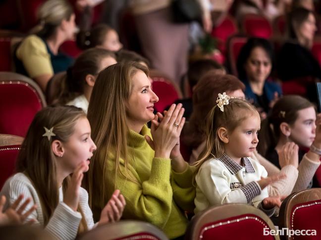 В Белгородском драмтеатре состоялась премьера новогоднего спектакля - Изображение 3