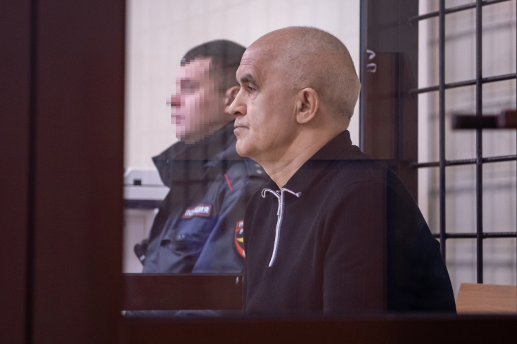 Напомним, Камаев заключил досудебное соглашение, а в ходе допросов дал показания на экс-главу Актанышского района Энгеля Фаттахова, который сегодня находится в СИЗО