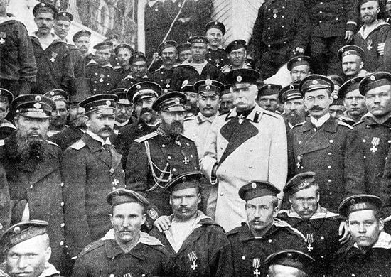 Герои "Варяга" во главе с командиром крейсера В.Ф. Рудневым в Одессе. 6 апреля 1904 года