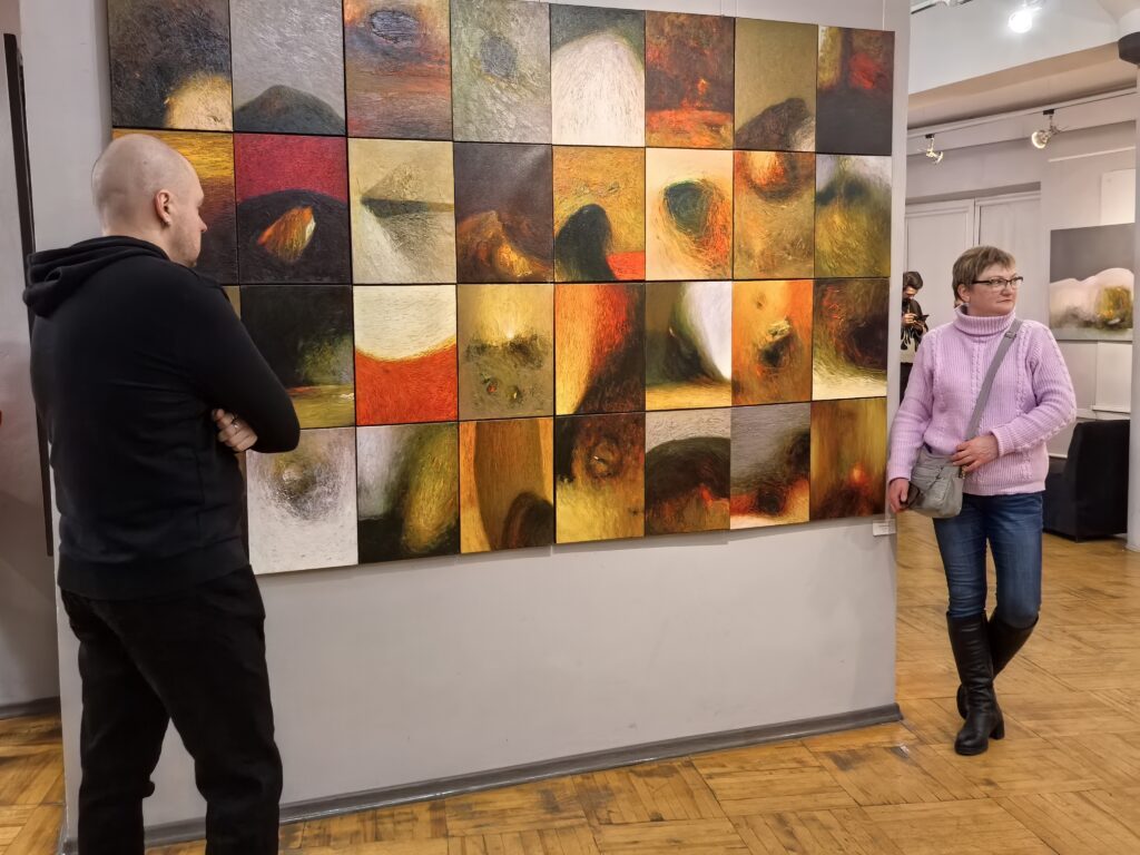 Январская выставочная волна задаёт новгородцам вопросы и настроение на год вперёд