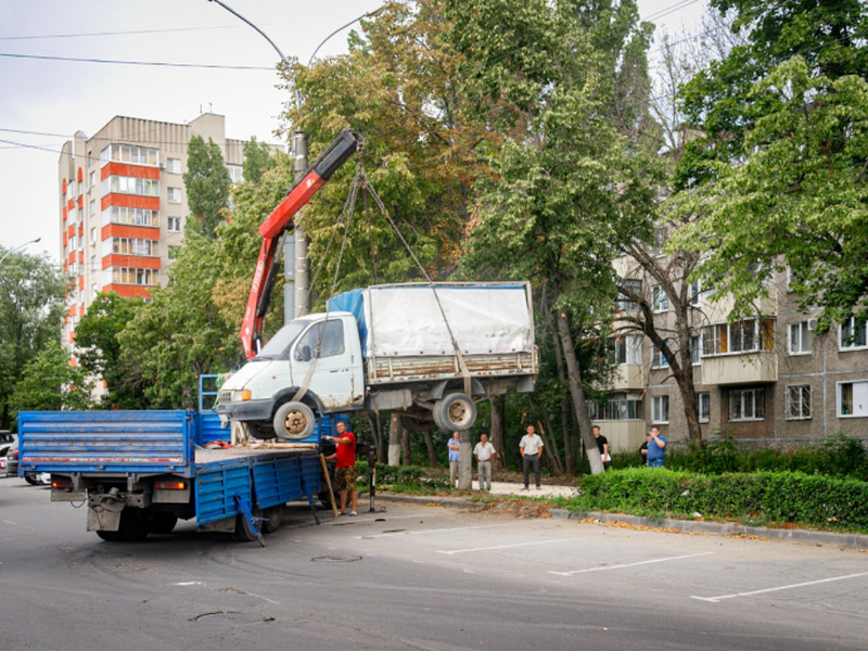 Липецкое авто. Двор без машин. АВТОХЛАМ. Разваленная машина. Двор без машин проект.