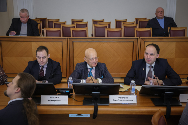 Вторым стратегическим полюсом развития являются Арктика и Северный морской путь