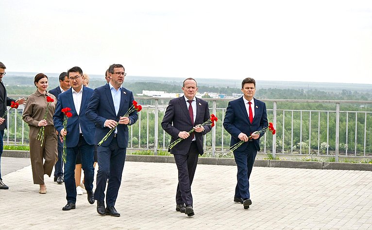 Сенаторы посетили парк в Барнауле в рамках рабочей поездки в Алтайский край