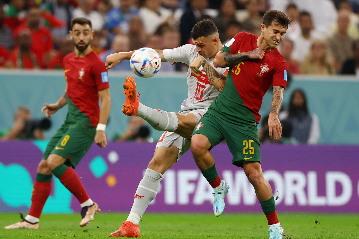 Матчи 1 8 чемпионата. Роналду хет трик Португалия. Португалия Швейцария 6:1. Португалия футбол сборная 2022. Португалия Швейцария 2022.