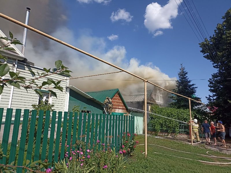 Мал сызрань. Сызрань дома. Сызрань п Западный горят дома. Сызрань пожар на Котовского. Частных секторов.