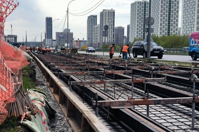 4,4 км трамвайных путей из Академического до трамвайного кольца на Волгоградской строители укладывают в рекордные сроки.