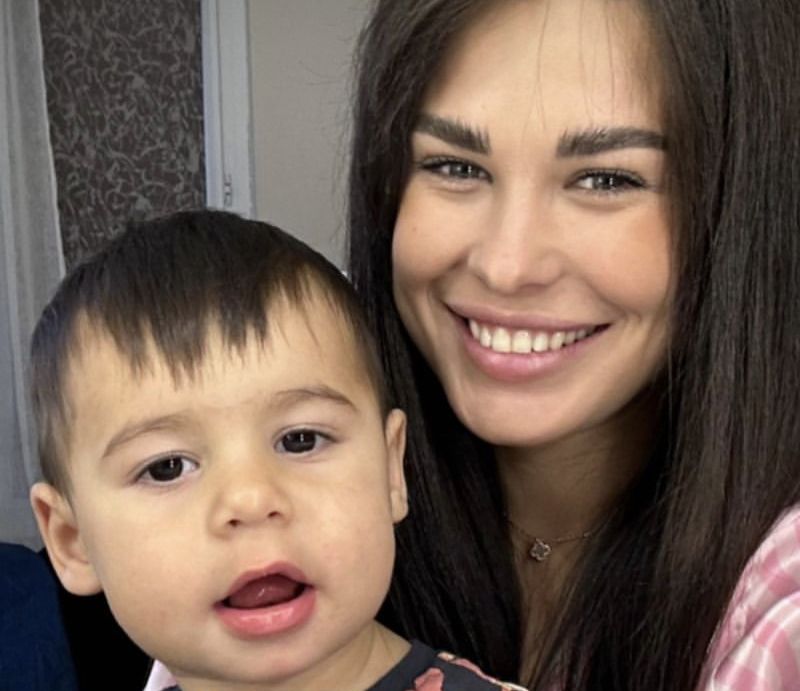 ирина и арай дом 2. ирина пинчук и арай чобанян дом 2. ира пинчук с сыном. ребенок иры пинчук и арая. давид чобанян сын пинчук.