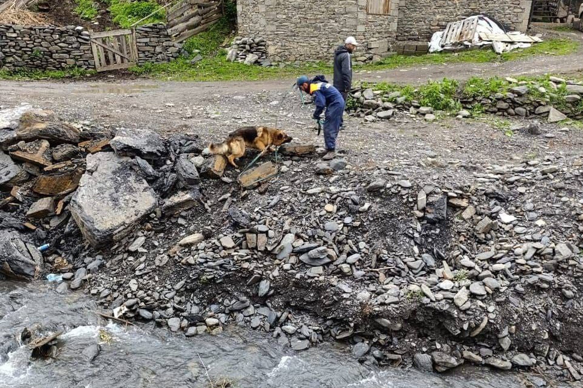 В пяти горных районах Дагестана ввели режим ЧС из-за оползней