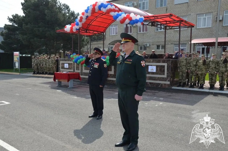В специальном моторизованном полку махачкалинского соединения прошло торжественное мероприятие, приуроченное к юбилею ведомства