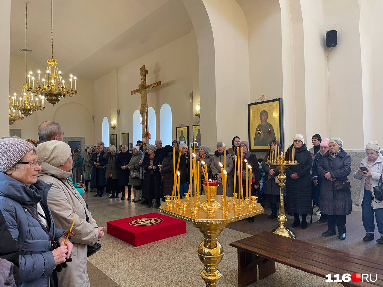 В храме было не протолкнуться