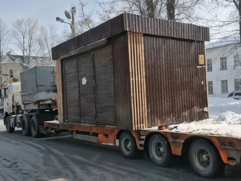 Городская комиссия по вопросам демонтажа самовольных нестационарных объектов приняла решение о сносе пяти киосков, размещенных в Советском районе Новосибирска без разрешительных документов.