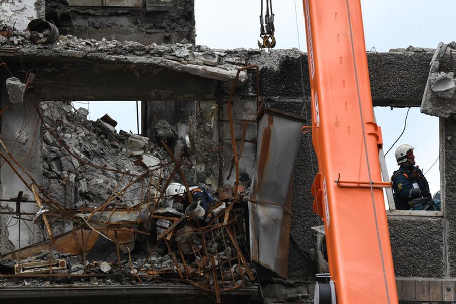 важные разрушенные. разрушенные развалины. снесенная гостиница россия в москве. обломки зданий после войны. важные разрушенные.