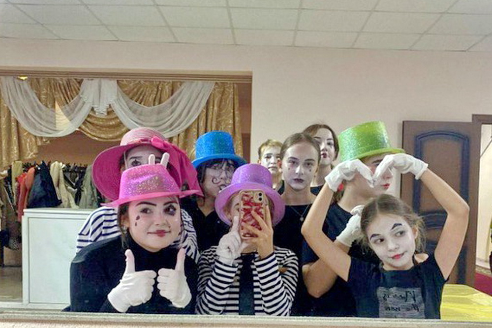 «Земский работник культуры»: выпускница колледжа культуры и искусств Диана Тепанян руководит театральной студией в Шарлыке