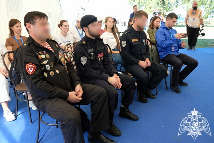 В Дагестане росгвардейцы выступили перед участниками молодежного образовательного форума «Каспий – 2025»