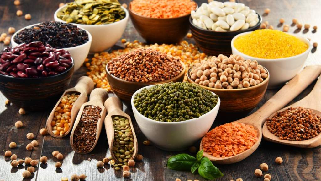 В каких продуктах содержатся углеводы: врач назвал лучшие источники макроэлемента