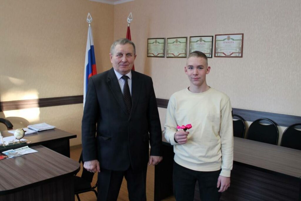 В брянском поселке Суземка ключи от квартиры получил сирота из ДНР