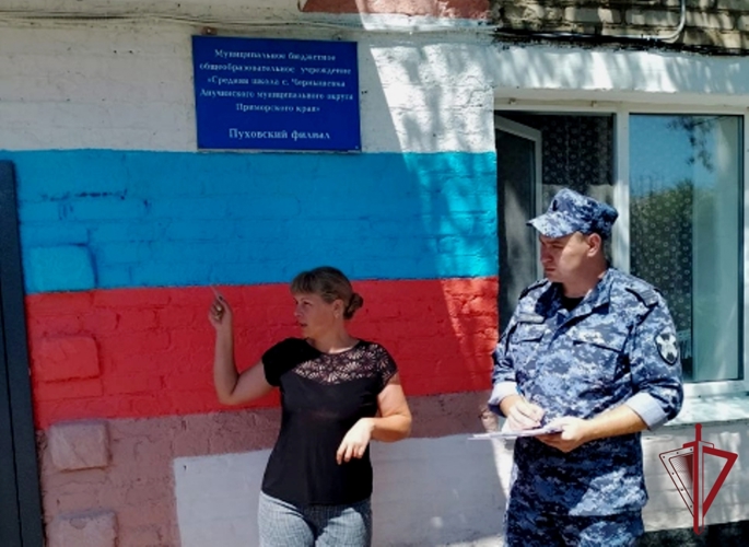 В Арсеньеве сотрудники вневедомственной охраны завершили проверку образовательных учреждений