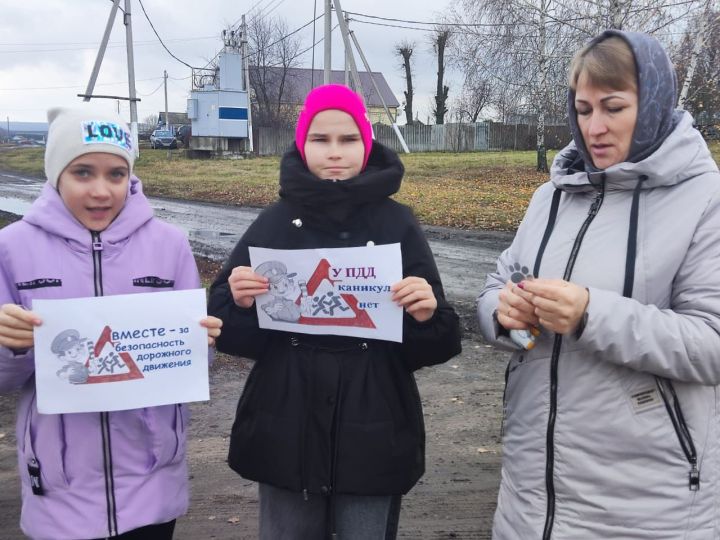Киртелинские культработники напомнили школьникам правила дорожной безопасности