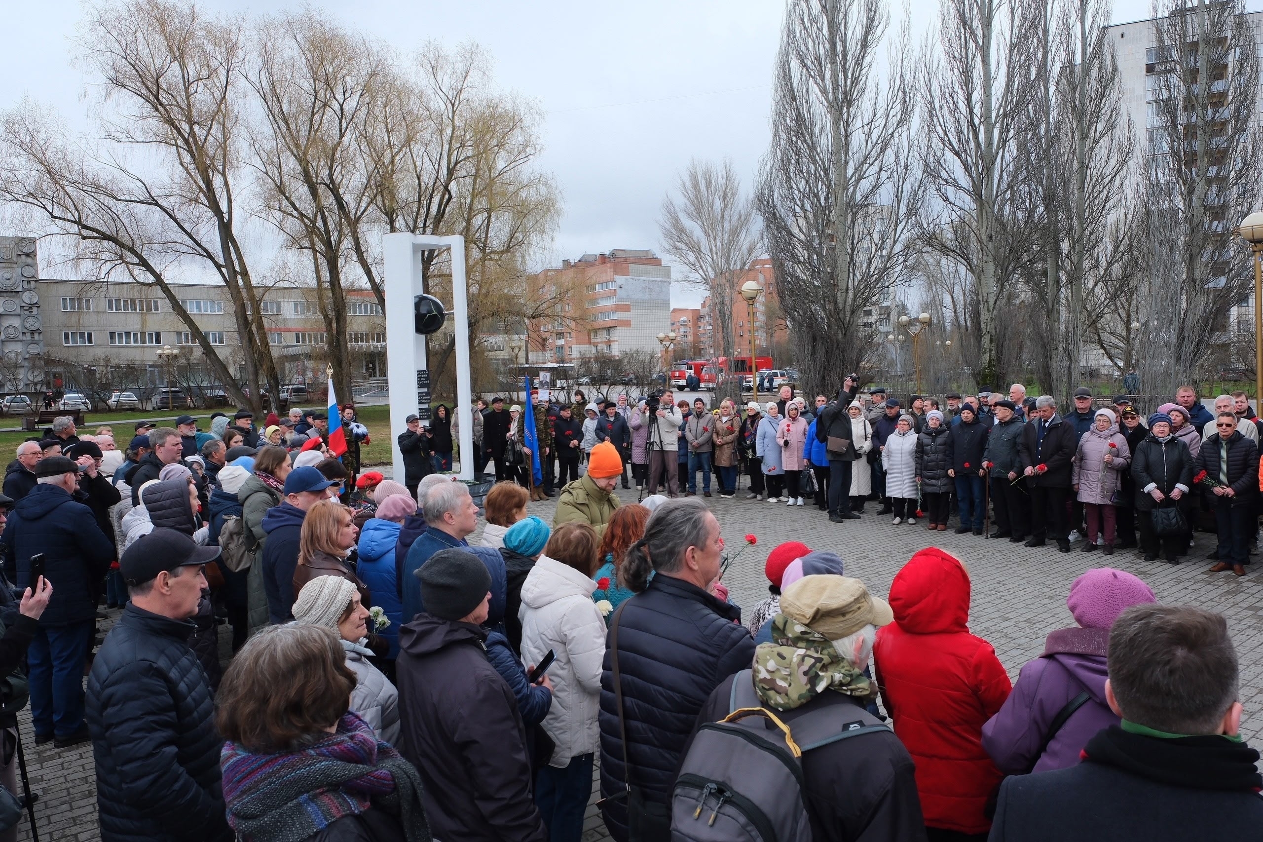 Возложение цветов к памятнику жертвам радиационных катастроф к 40-й годовщине аварии на ЧАЭС!