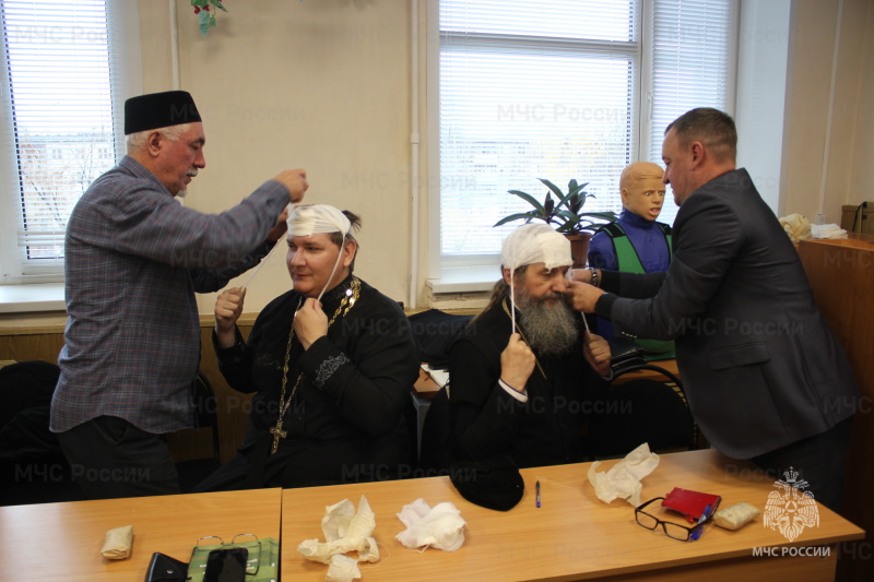 Священнослужители — на занятиях по гражданской обороне