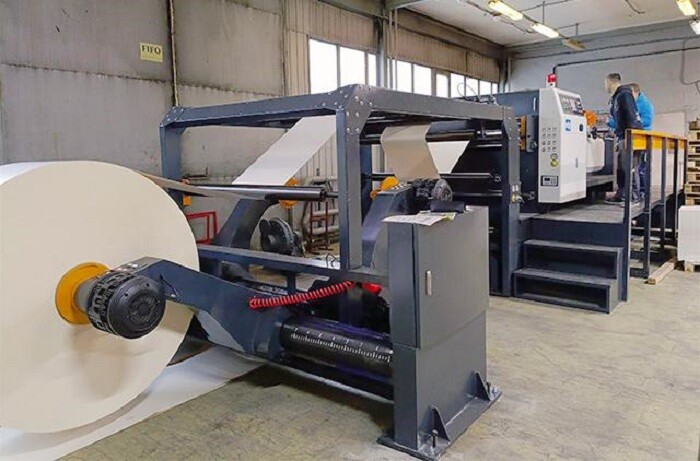 Автоматическая листорезальная машина DAYUAN CM-1500A установлена на 