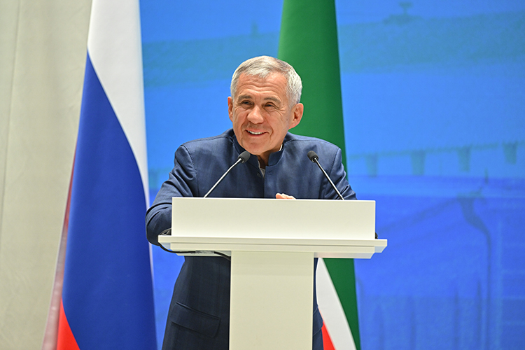 Рустам Минниханов: «Это наша общая работа. Вы должны подносить снаряды — подсказывать, в какую сторону двигаться, где и какие у нас недоработки»