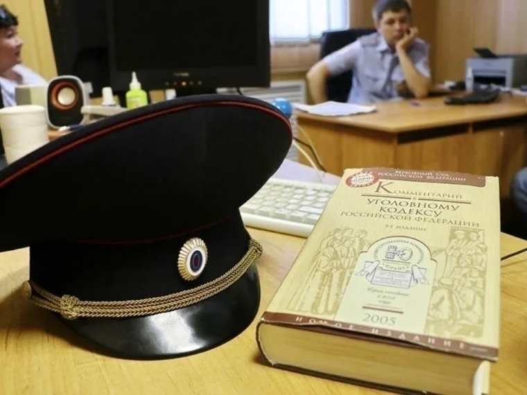 Двое студентов обокрали склад маркетплейса в Омске