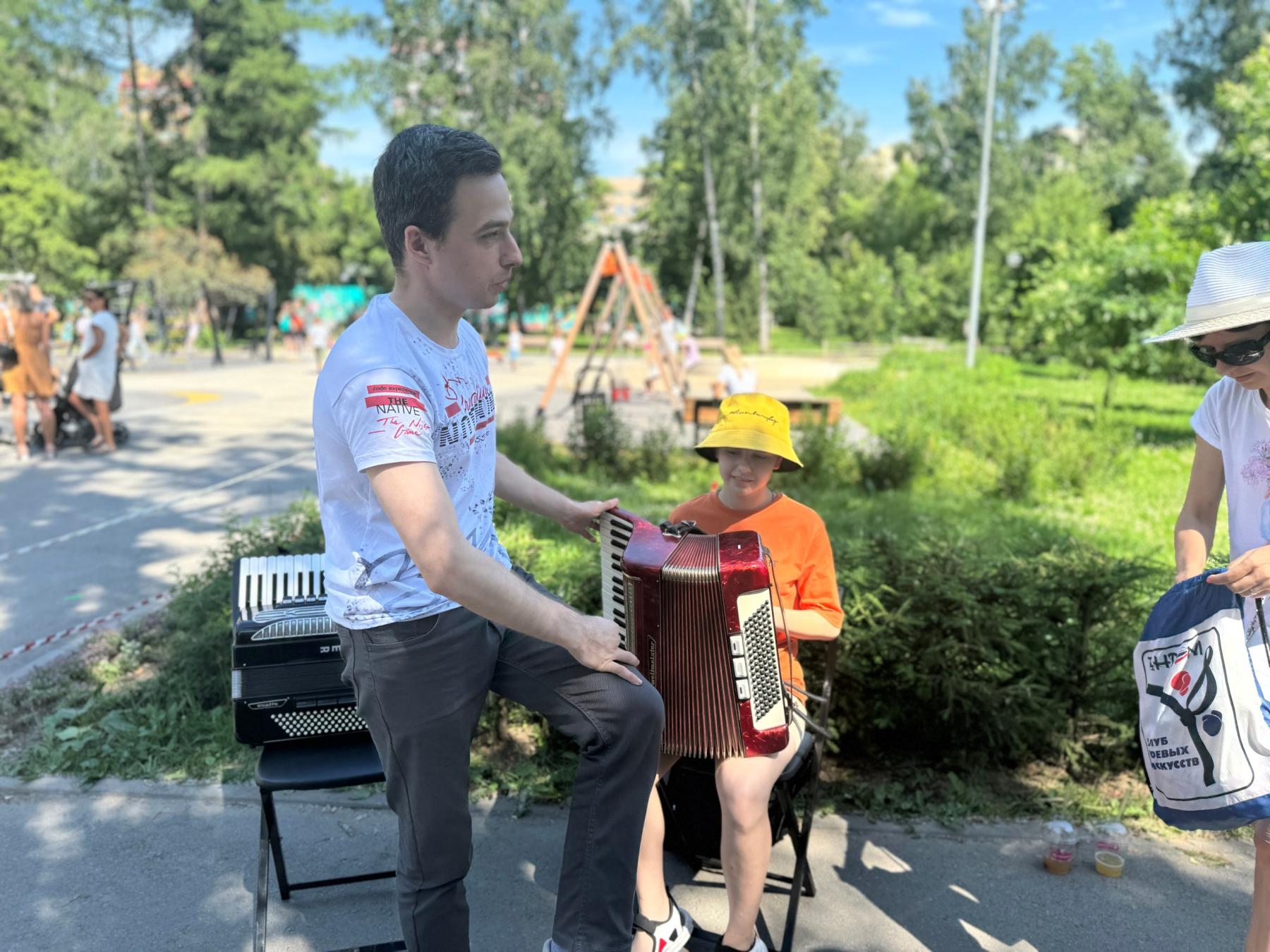 Фото Звёзды на сцене и трансформеры в парке: в Новосибирске с размахом завершилось празднование Дня города. Полный фотоотчёт 62